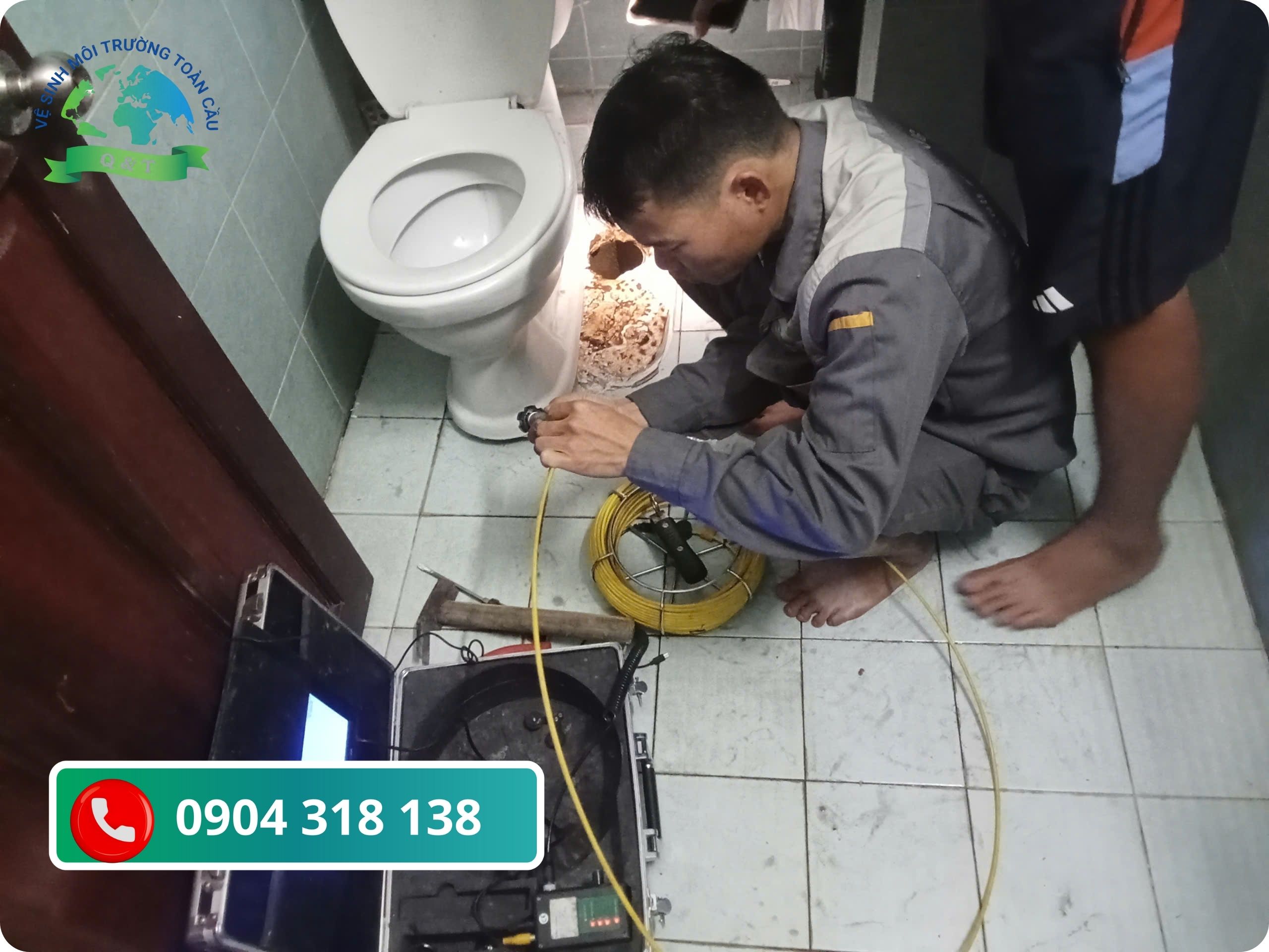 Đừng nhầm lẫn giữa nghẹt bồn cầu và hầm cầu đầy