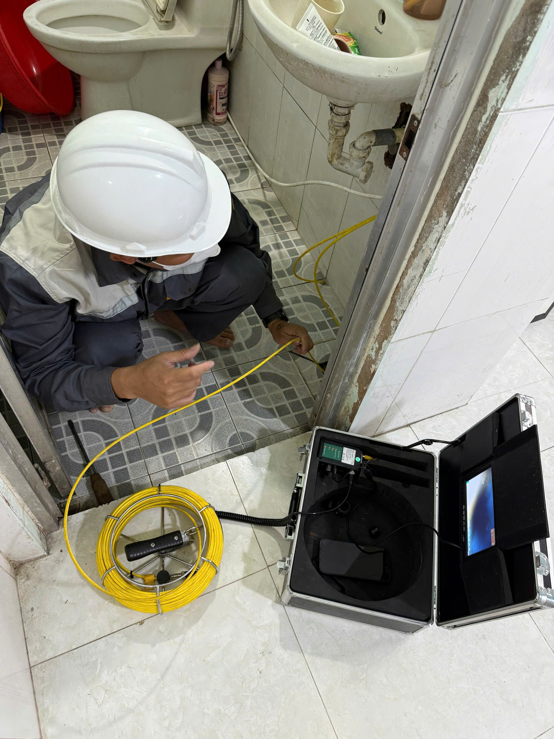 Máy camera nội soi hiển thị vật cản trong đường ống