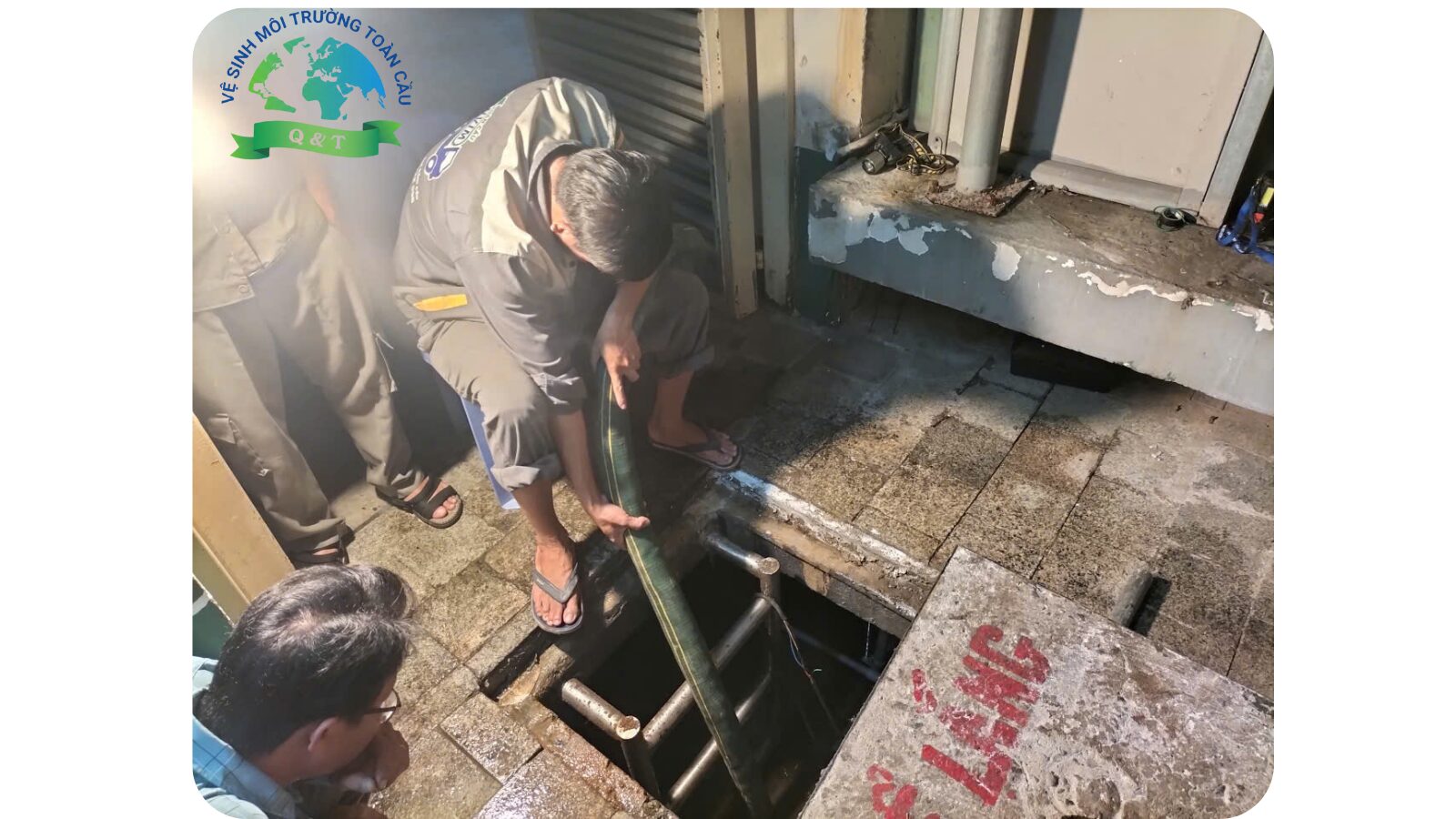 Hình ảnh thi công hút hầm cầu tại Long An