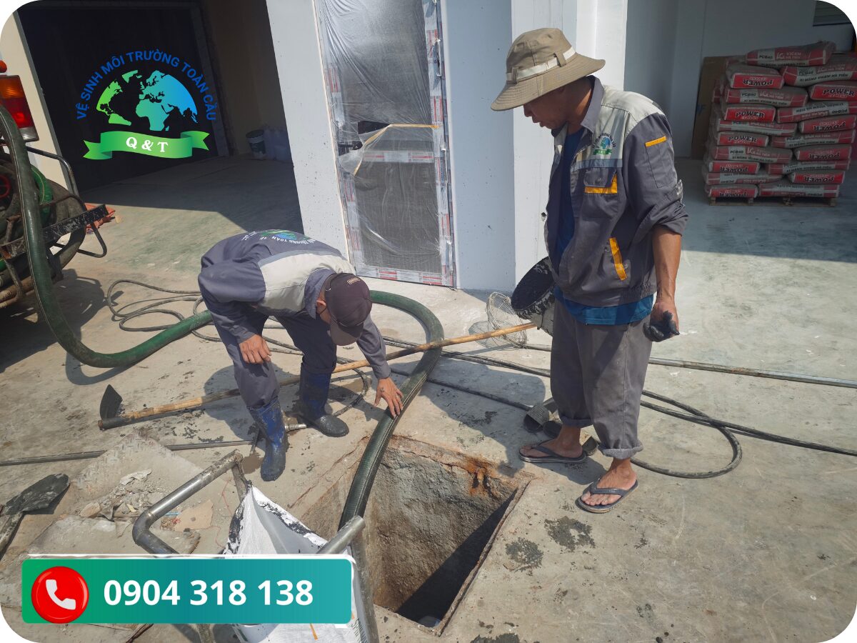 Thông bồn cầu Hóc Môn