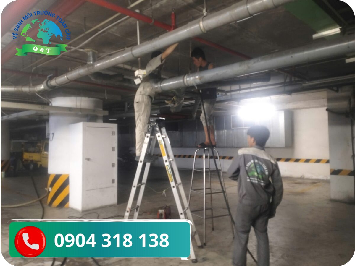 (Ảnh: Xe áp lực cao áp làm sạch đường cống thoát sàn tại phường Đằng Lâm)