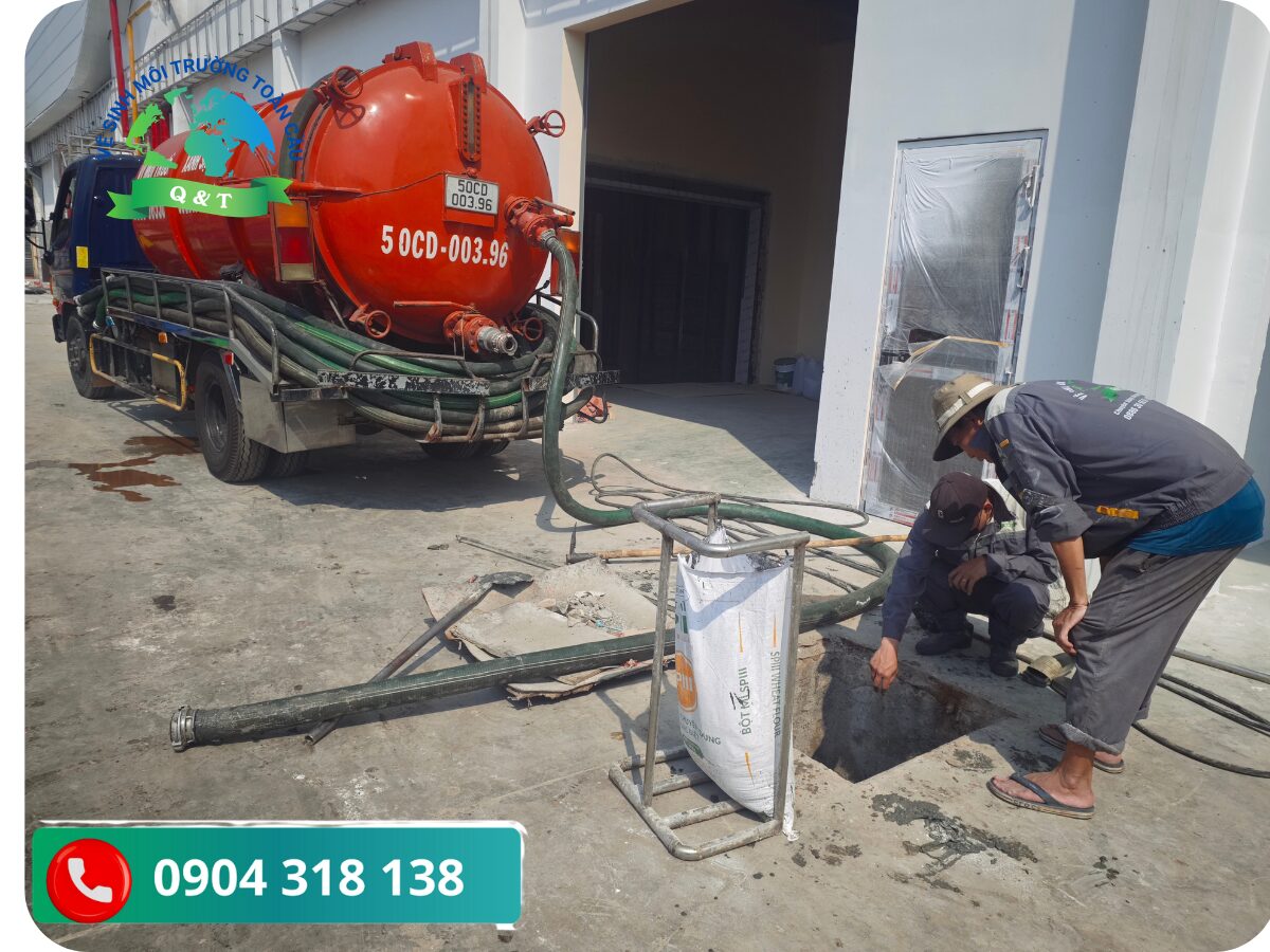 Hình ảnh xe hút áp lực cao tại khu công nghiệp
