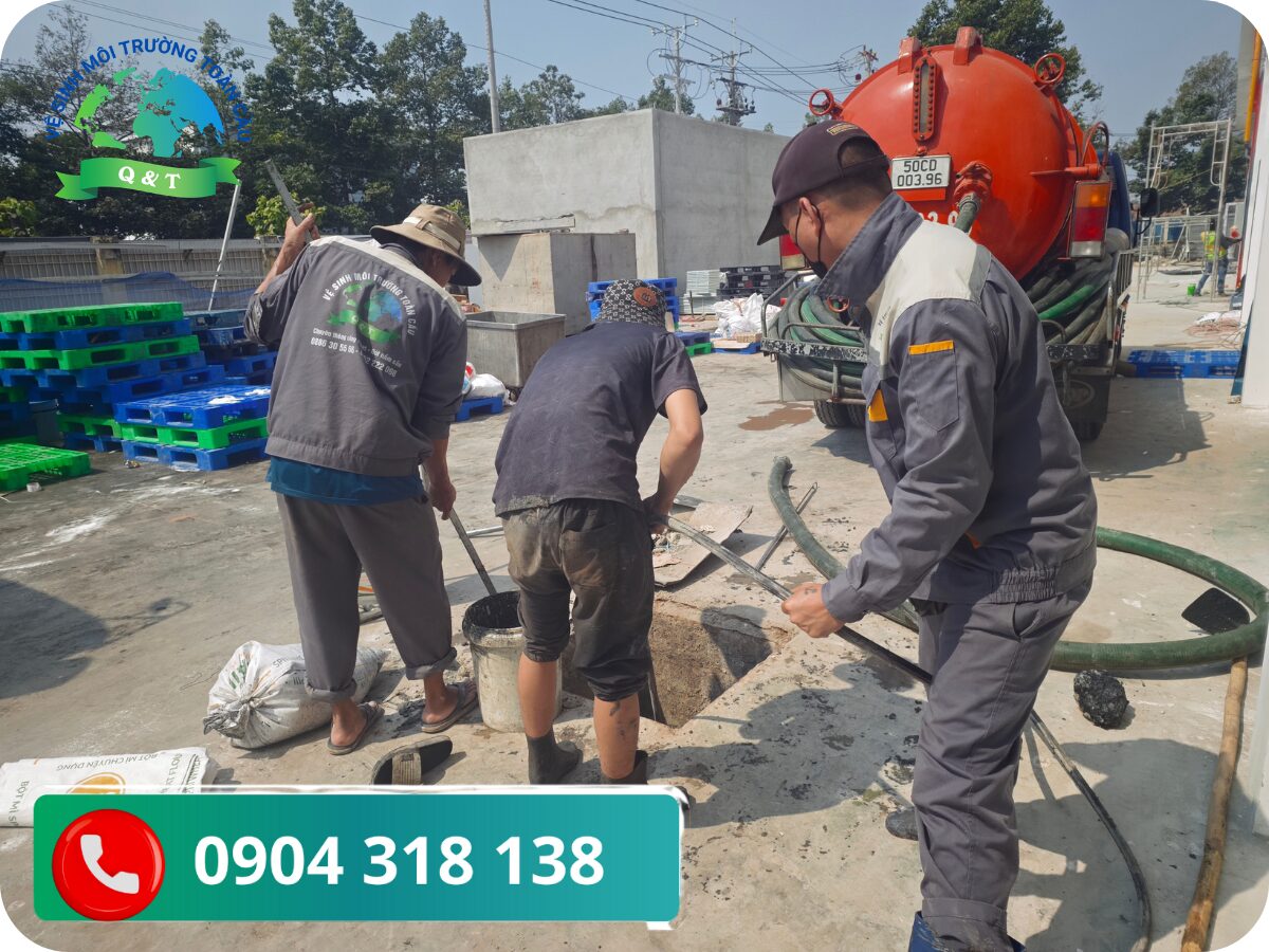 (Hình ảnh xe hút áp lực cao chuyên dụng xử lý cống thoát sàn cho khu công nghiệp tại Cẩm Giàng)