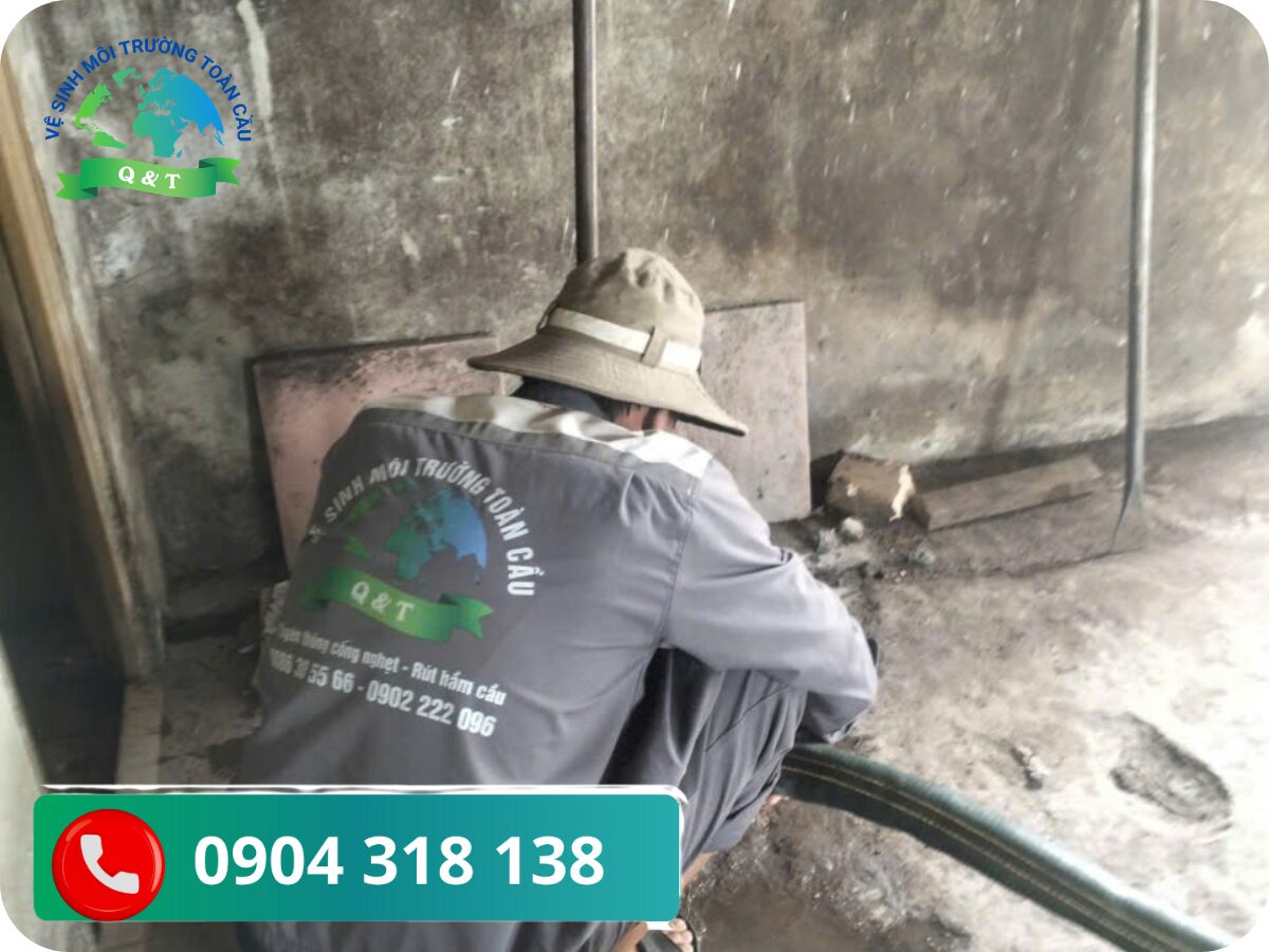 Thông bồn cầu Kiến Tường