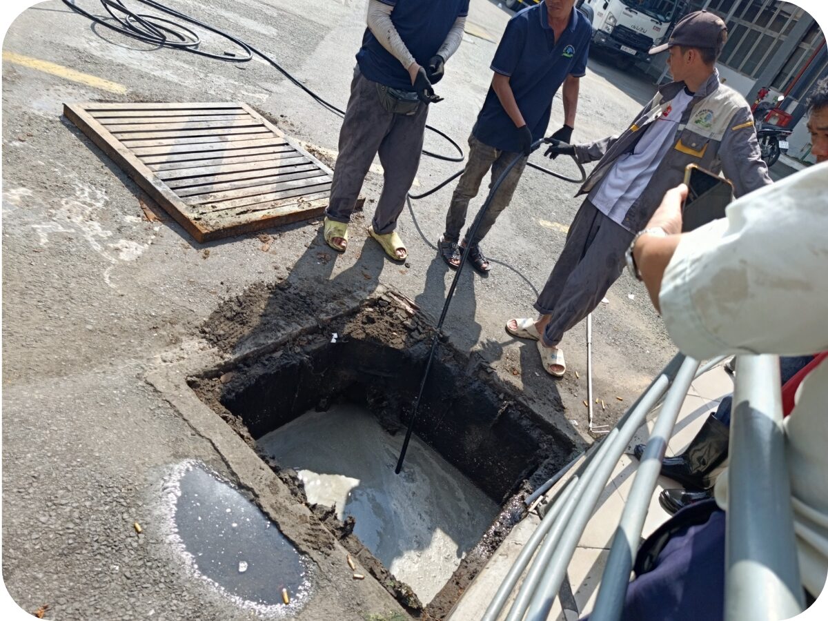 Những Dấu Hiệu Cho Thấy Cống Nhà Bạn Đang Bị Nghẹt
