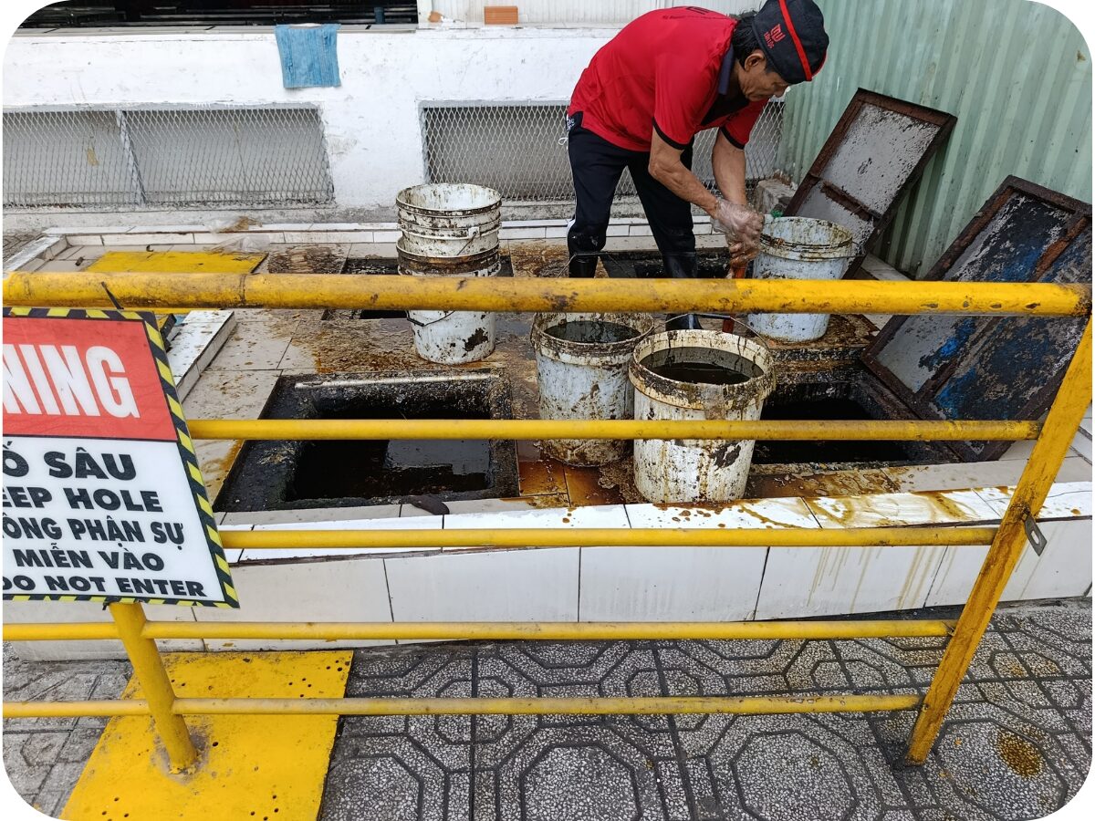 Tác Hại Khi Không Thông Bồn Cầu Kịp Thời
