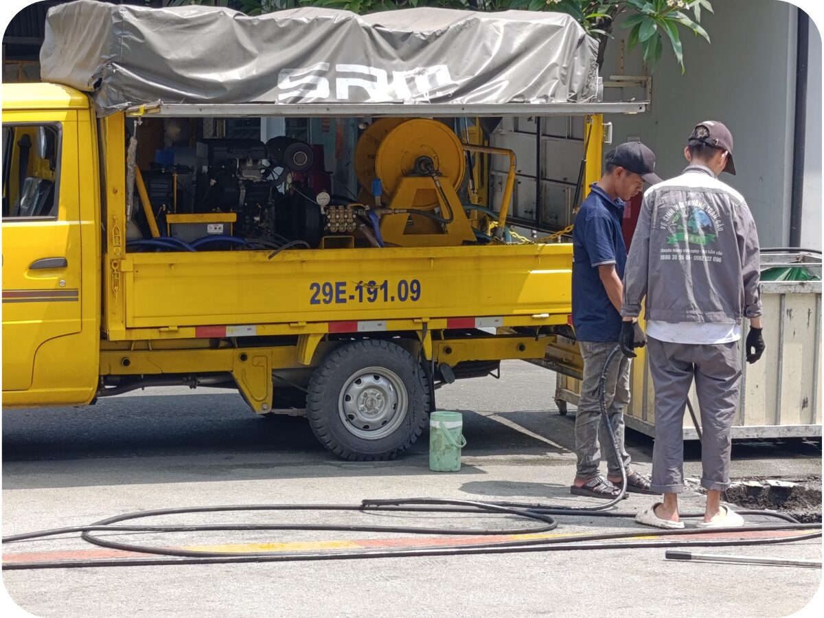 Thông bồn cầu Mộc Hoá