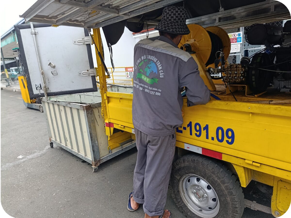Thông bồn cầu Tân Hưng