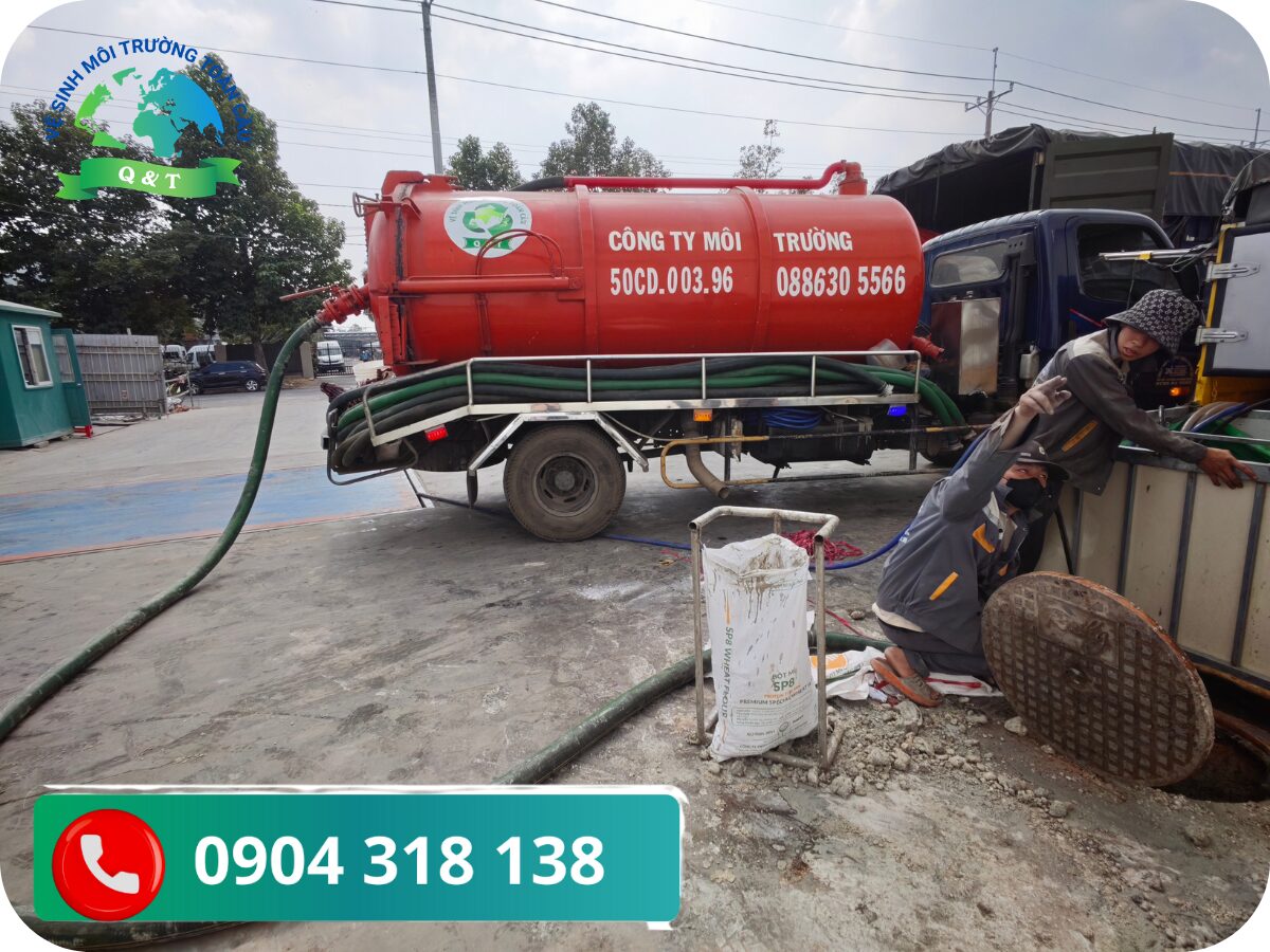 Hút hầm cầu bằng xe và thiết bị chuyên dụng