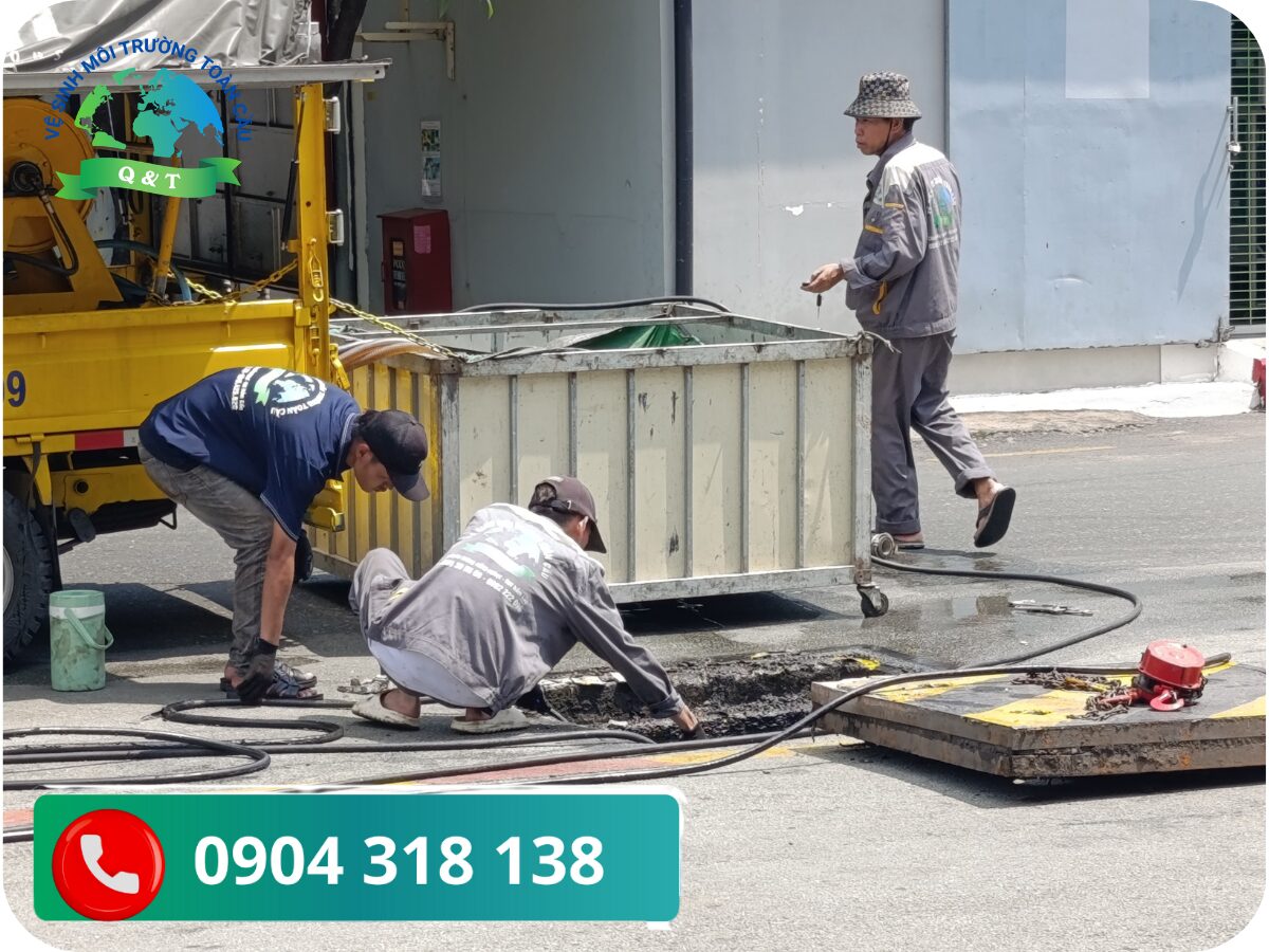 Thông bồn cầu Chợ Mới